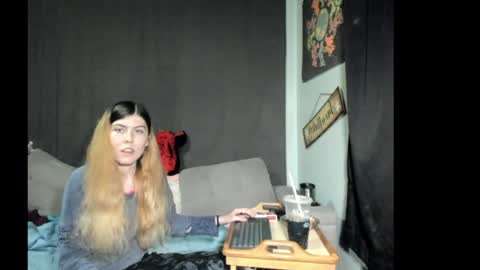 roxihazeleyes online show from April 9, 2026, 3:17 am