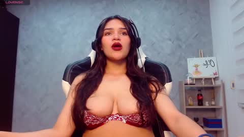 roxxi_2110 online show from December 2, 2025, 2:17 am