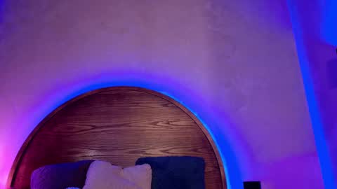 Roxx IG  online show from October 2, 2025, 6:37 pm