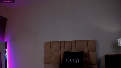 Snapshot of roxxy_mora chatting on December 2, 2024, 10:23 pm Roxxy online show from December 2, 2024, 10:23 pm