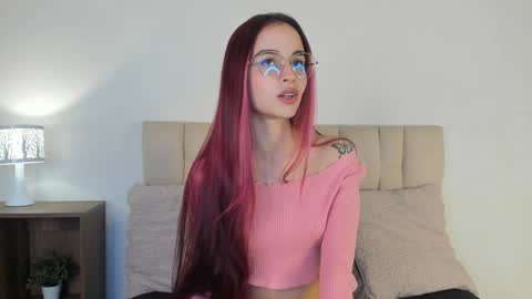 Snapshot of roxxy_mora chatting on January 25, 2025, 10:50 pm Roxxy online show from January 25, 2025, 10:50 pm