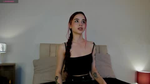 Snapshot of roxxy_mora chatting on February 12, 2025, 9:22 pm Roxxy online show from February 12, 2025, 9:22 pm
