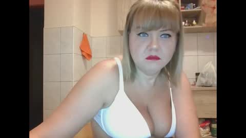 Snapshot of roxy8630 chatting on September 29, 2025, 12:05 am roxy8630 online show from September 29, 2025, 12:05 am