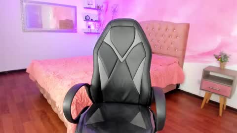 roxy_jones_ online show from January 21, 2025, 10:30 pm