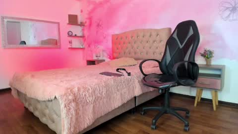 roxy_jones_ online show from January 29, 2025, 11:56 pm