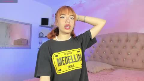 roxy_jones_ online show from February 9, 2025, 1:56 pm