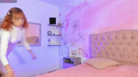 roxy_jones_ online show from February 10, 2025, 7:07 pm