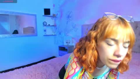 roxy_jones_ online show from February 14, 2025, 4:09 pm