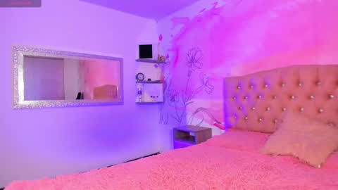 roxy_jones_ online show from February 25, 2025, 10:29 pm