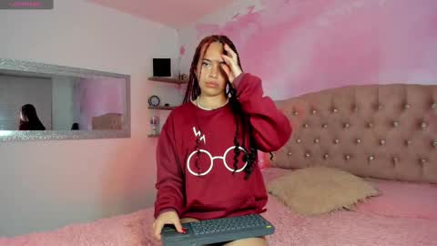 roxy_jones_ online show from March 3, 2025, 11:56 pm