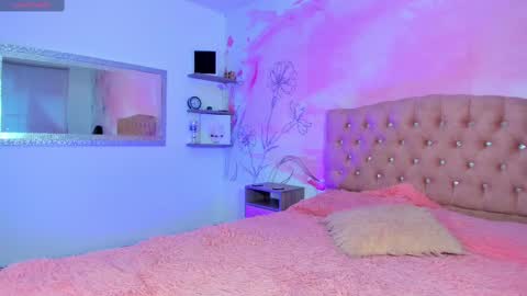 roxy_jones_ online show from March 4, 2025, 7:32 pm