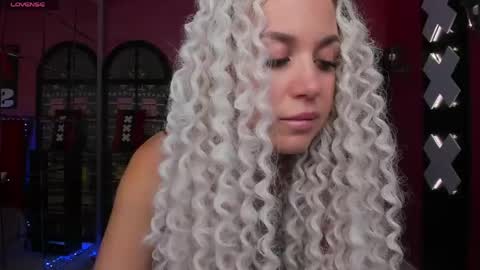 Roxy online show from May 20, 2026, 1:34 am