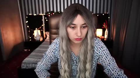 roxy_rayy online show from January 1, 2025, 1:59 pm