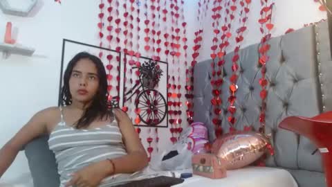 roxy_stone1 online show from February 25, 2025, 11:55 pm
