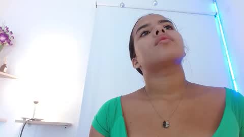 roxy_stone1 online show from September 15, 2025, 7:25 pm