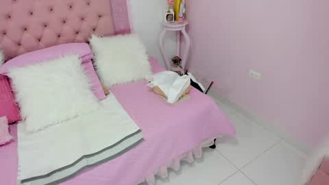 Snapshot of roxy_swt7 chatting on May 25, 2026, 3:56 am roxy_swt7 online show from May 25, 2026, 3:56 am