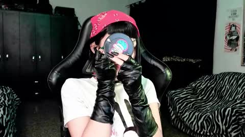 Roxy Independient model Help me to reach 50 thumbs up online show from January 16, 2026, 12:36 am