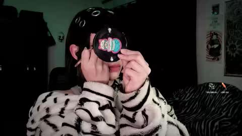 Roxy Independient model Help me to reach 50 thumbs up online show from February 12, 2026, 12:49 am