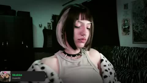 Snapshot of roxy_toxic chatting on May 15, 2026, 11:01 pm Roxy Independient model Help me to reach 50 thumbs up online show from May 15, 2026, 11:01 pm