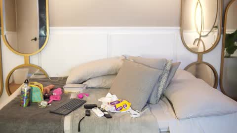 Roxy  online show from October 7, 2025, 12:02 pm