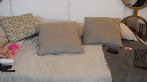 Roxy  online show from October 24, 2025, 8:38 pm