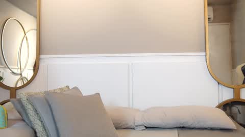 Roxy  online show from October 25, 2025, 12:02 pm