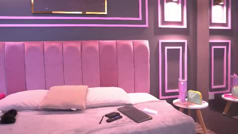 Roxy  online show from October 29, 2025, 12:07 pm