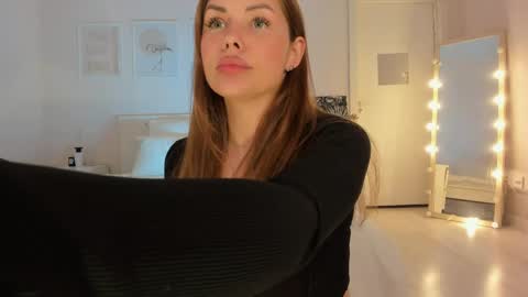 Snapshot of roxy_wet chatting on April 29, 2026, 5:30 pm Roxy follow me online show from April 29, 2026, 5:30 pm