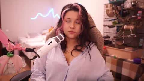 roxysuh online show from September 29, 2025, 7:46 am