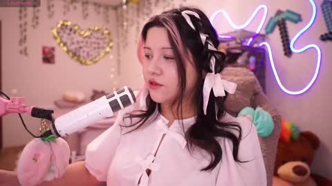 roxysuh online show from November 17, 2025, 7:14 am