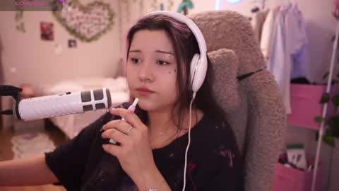 roxysuh online show from April 19, 2026, 8:24 am