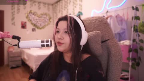 Snapshot of roxysuh chatting on April 23, 2026, 7:41 am roxysuh online show from April 23, 2026, 7:41 am