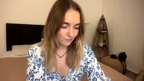 Roxy online show from April 8, 2026, 1:33 pm