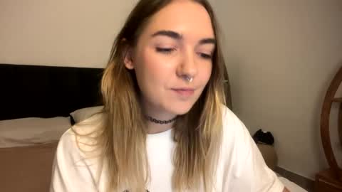 Roxy online show from April 15, 2026, 1:29 pm