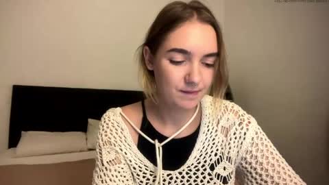 Snapshot of roxysweetdream chatting on April 29, 2026, 1:48 pm Roxy online show from April 29, 2026, 1:48 pm