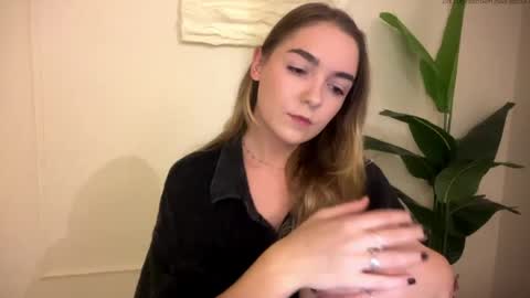 Snapshot of roxysweetdream chatting on May 31, 2026, 12:12 pm Roxy online show from May 31, 2026, 12:12 pm