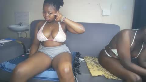 Snapshot of royal_charm chatting on March 2, 2026, 6:14 am royal_charm online show from March 2, 2026, 6:14 am