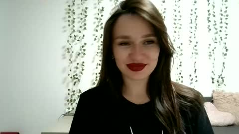 Snapshot of roza05x chatting on June 19, 2026, 1:37 pm Roza05x online show from June 19, 2026, 1:37 pm