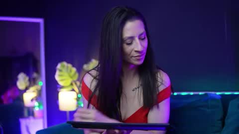  Ruby  online show from November 19, 2025, 10:32 pm