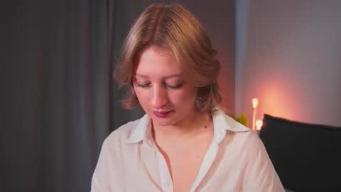 Mila online show from November 5, 2025, 6:02 am