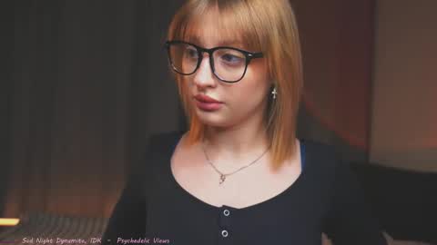 Mila online show from March 29, 2026, 5:02 pm