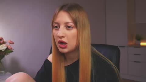 Mila online show from April 19, 2026, 4:50 pm