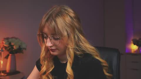 Mila online show from April 22, 2026, 5:25 pm