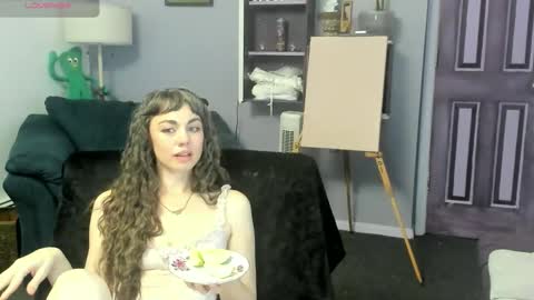 Snapshot of ruehallow chatting on June 2, 2026, 12:01 am Rue Hallow online show from June 2, 2026, 12:01 am