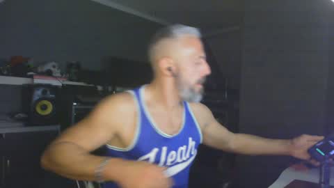 Chico que rico Caliente online show from December 29, 2024, 10:25 pm