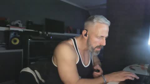 Chico que rico Caliente online show from January 18, 2025, 2:44 pm