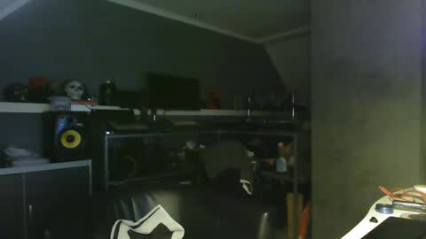 Chico que rico Caliente online show from February 24, 2025, 12:30 am