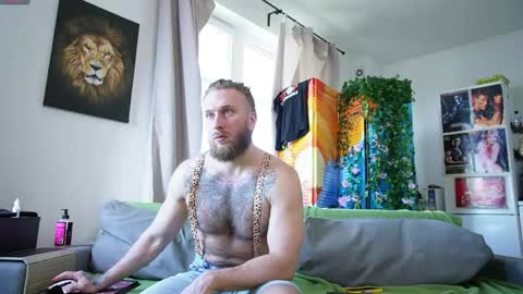 Snapshot of rusbigpaul chatting on May 2, 2026, 7:13 am Paul online show from May 2, 2026, 7:13 am