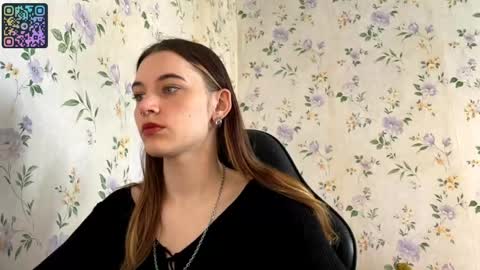 Snapshot of rusmedium chatting on May 28, 2026, 9:28 am Lisa and Vlad online show from May 28, 2026, 9:28 am