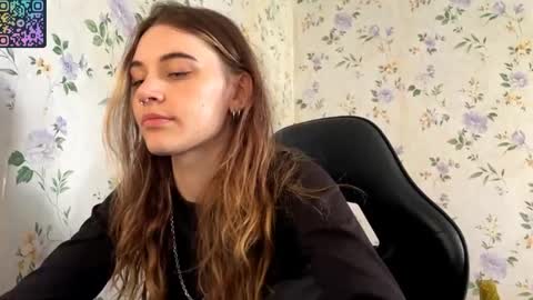 Snapshot of rusmedium chatting on May 29, 2026, 10:24 am Lisa and Vlad online show from May 29, 2026, 10:24 am
